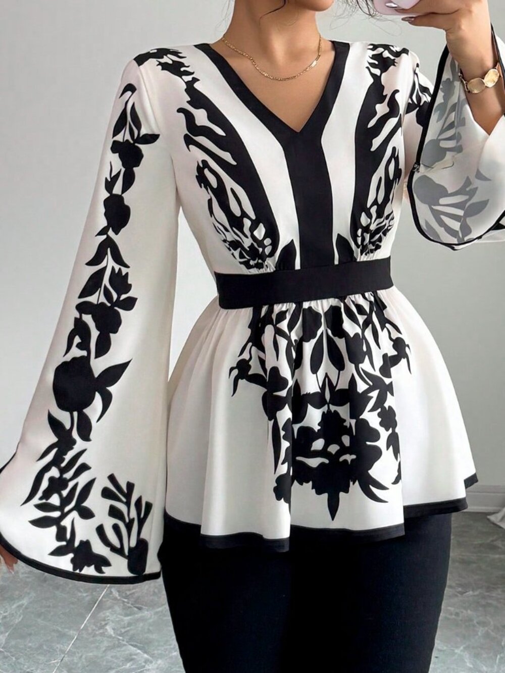 Apricot Elegant Women's Floral Print V-Neck Flared Sleeve Blouse